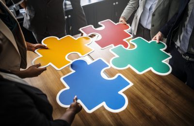 business people connecting puzzle pieces